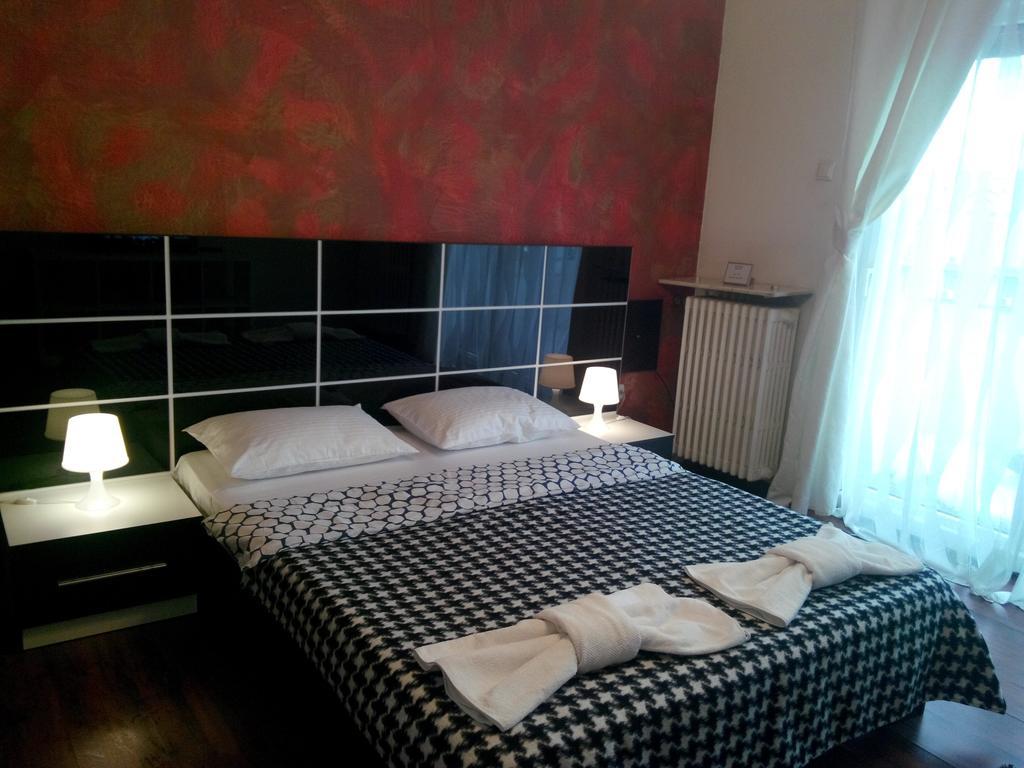 Black & White Apartament Bucureşti